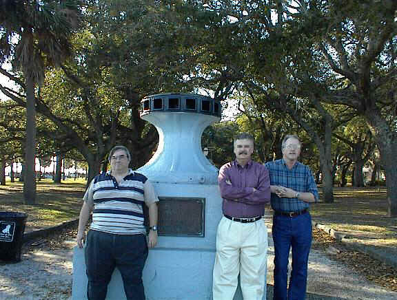 Maine_men.JPG (85962 bytes)